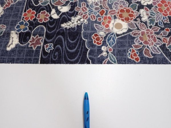 Photo7: 1i04z90  Japanese Kimono Silk  FABRIC Flowers Dark navy 66.9x14.6 (7)