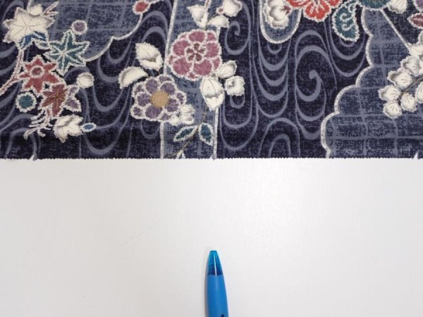 Photo6: 1i05z90  Japanese Kimono Silk  FABRIC Flowers Dark navy 67.3x14.6 (6)