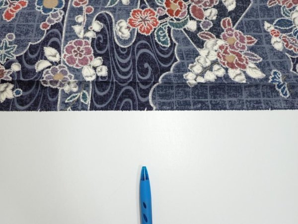 Photo6: 1i07z40  Japanese Kimono Silk  FABRIC Flowers Dark navy 58.7x7.5 (6)