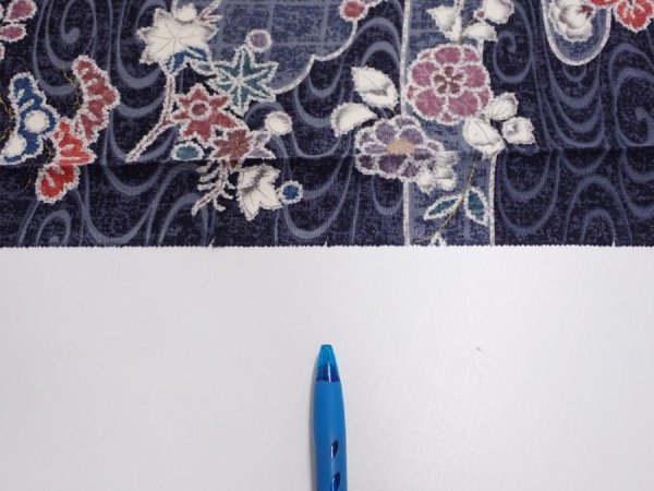 Photo6: 1i08z40  Japanese Kimono Silk  FABRIC Flowers Dark navy 58.7x7.7 (6)