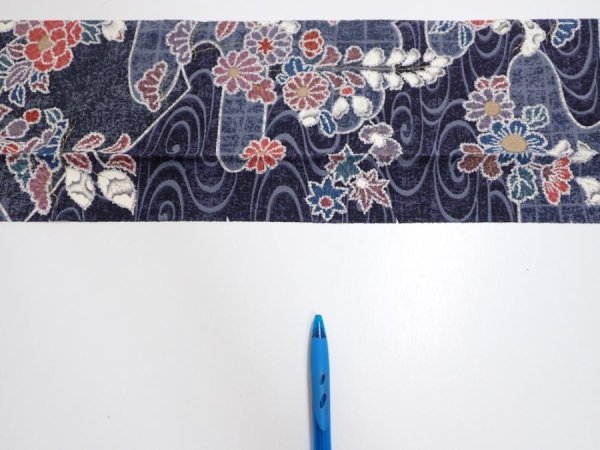 Photo6: 1i09z50  Japanese Kimono Silk  FABRIC Flowers Dark navy 79.5x6.7 (6)