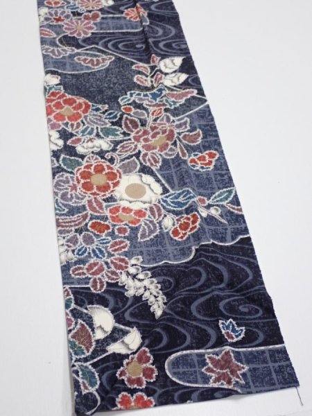 Photo3: 1i10z30  Japanese Kimono Silk  FABRIC Flowers Dark navy 36.2x6.9 (3)