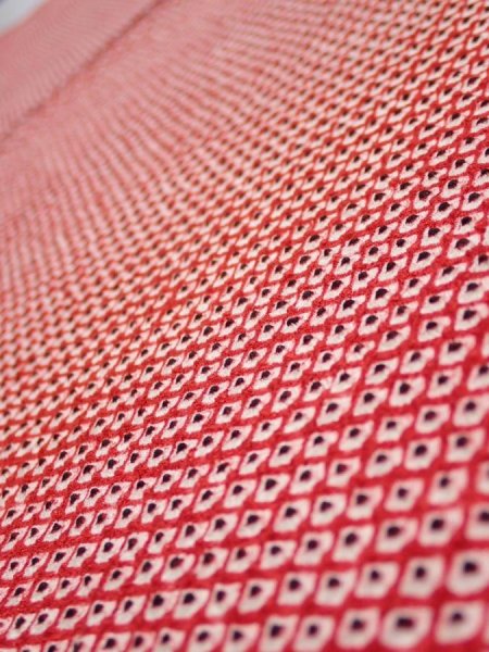 Photo1: 1i02z60  Japanese Kimono Silk SHIBORI FABRIC  Red Off-white 42.9x14.2 (1)