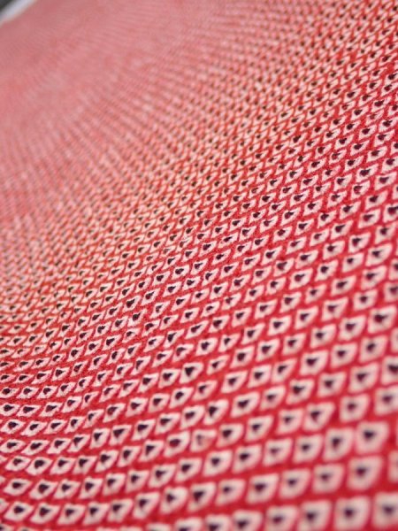 Photo4: 1i07z40  Japanese Kimono Silk SHIBORI FABRIC  Red Off-white 63.0x7.5 (4)