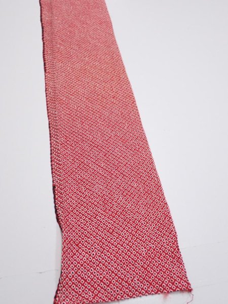 Photo2: 1i08z40  Japanese Kimono Silk SHIBORI FABRIC  Red Off-white 63.0x7.5 (2)