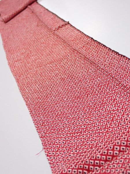 Photo1: 1i09z50  Japanese Kimono Silk SHIBORI FABRIC  Red Off-white 86.6x6.7 (1)