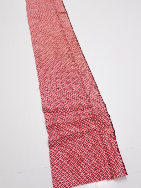 Photo2: 1i09z50  Japanese Kimono Silk SHIBORI FABRIC  Red Off-white 86.6x6.7 (2)