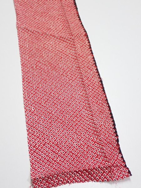 Photo3: 1i10z30  Japanese Kimono Silk SHIBORI FABRIC  Red Off-white 38.6x6.7 (3)