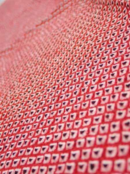 Photo5: 1i10z30  Japanese Kimono Silk SHIBORI FABRIC  Red Off-white 38.6x6.7 (5)