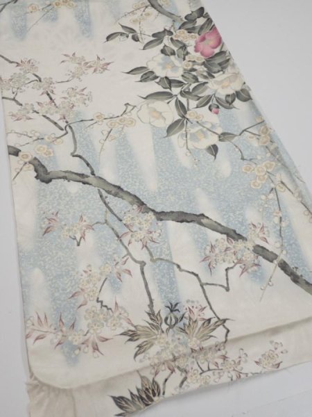 Photo2: 3B02z70  Japanese Kimono Silk  FABRIC Flowers Off-white 46.9x14.4 (2)