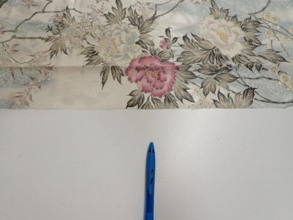 Photo6: 3B04z90  Japanese Kimono Silk  FABRIC Flowers Off-white 66.9x14.4 (6)