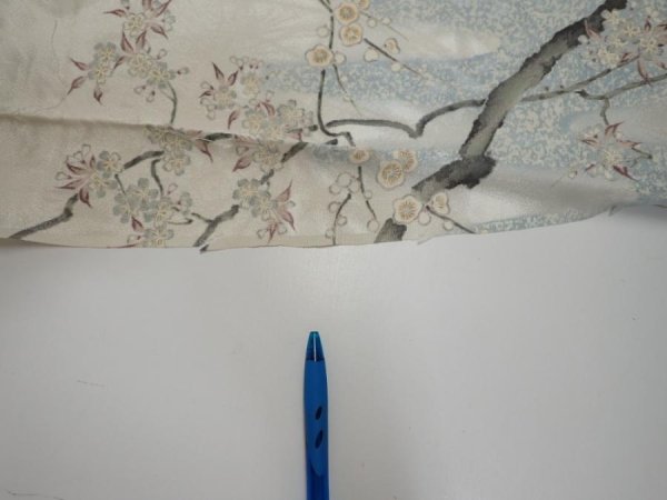 Photo7: 3B04z90  Japanese Kimono Silk  FABRIC Flowers Off-white 66.9x14.4 (7)
