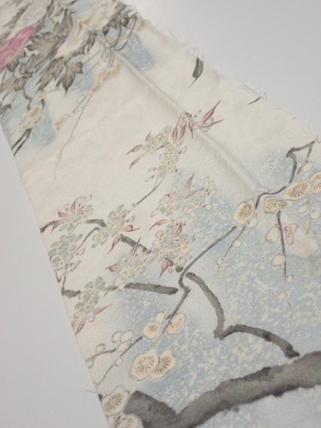Photo2: 3B10z30  Japanese Kimono Silk  FABRIC Flowers Off-white 38.6x6.5 (2)