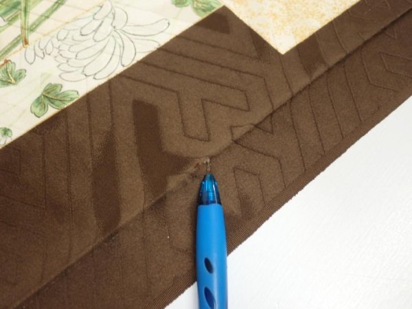 Photo6: 3F02z60  Japanese Kimono Silk  FABRIC Flowers Dark brown 41.7x14.6 (6)