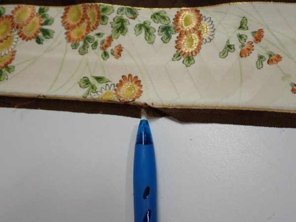 Photo7: 3F02z60  Japanese Kimono Silk  FABRIC Flowers Dark brown 41.7x14.6 (7)