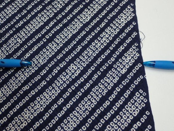 Photo6: 3M03z70  Japanese Kimono Silk SHIBORI FABRIC  Dark navy 47.2x14.6 (6)
