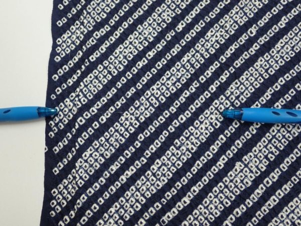 Photo6: 3M05z60  Japanese Kimono Silk SHIBORI FABRIC  Dark navy 45.7x14.6 (6)