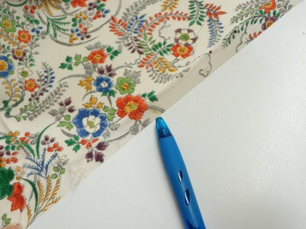 Photo7: 1W01z60  Japanese Kimono Silk  FABRIC Flowers Off-white 44.1x14.4 (7)