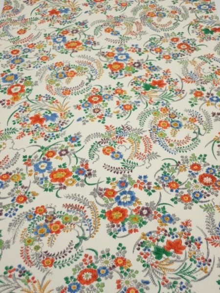 Photo1: 1W02z60  Japanese Kimono Silk  FABRIC Flowers Off-white 44.1x14.4 (1)