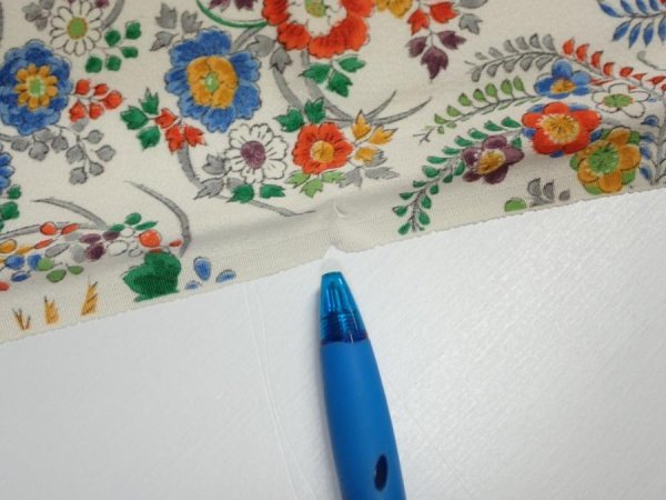 Photo6: 1W02z60  Japanese Kimono Silk  FABRIC Flowers Off-white 44.1x14.4 (6)