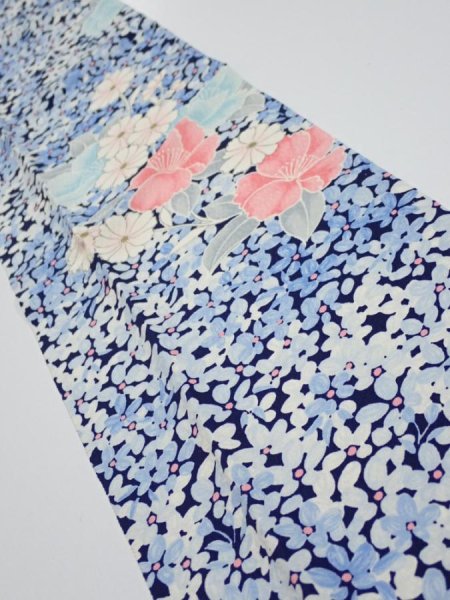 Photo2: 2H10z30  Japanese Kimono Silk  FABRIC Flowers Navy 39.0x6.9 (2)