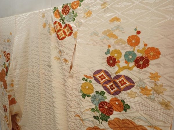 Photo2: 6909T12z1060 Vintage Japanese Kimono Silk FURISODE Plum blossom Light cream (2)
