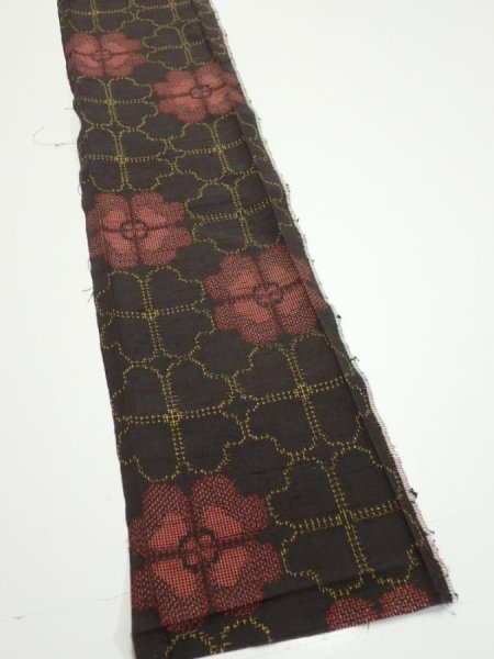 Photo2: 2V07z40  Japanese Kimono Silk TSUMUGI FABRIC Flower Black 56.7x7.1 (2)
