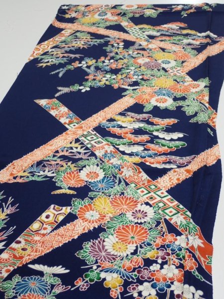Photo3: 2R01z60  Japanese Kimono Silk  FABRIC Flowers Dark navy 42.5x14.8 (3)