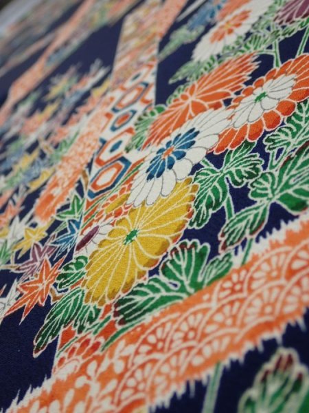 Photo4: 2R01z60  Japanese Kimono Silk  FABRIC Flowers Dark navy 42.5x14.8 (4)