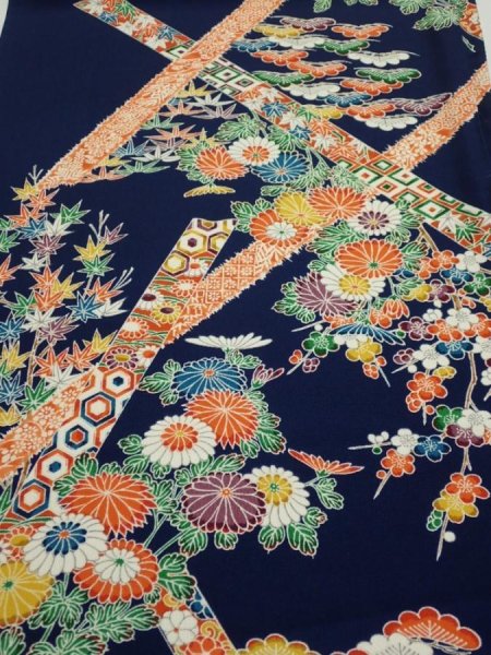 Photo1: 2R02z60  Japanese Kimono Silk  FABRIC Flowers Dark navy 42.5x14.6 (1)