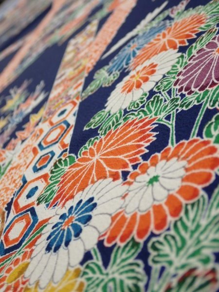 Photo4: 2R02z60  Japanese Kimono Silk  FABRIC Flowers Dark navy 42.5x14.6 (4)