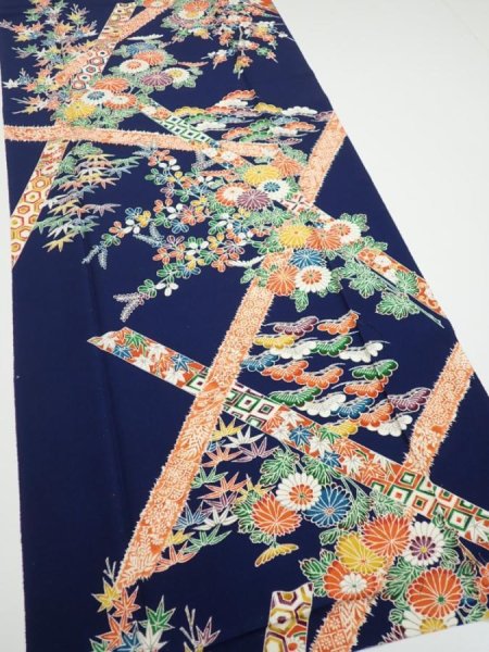 Photo2: 2R03z80  Japanese Kimono Silk  FABRIC Flowers Dark navy 63.8x14.8 (2)