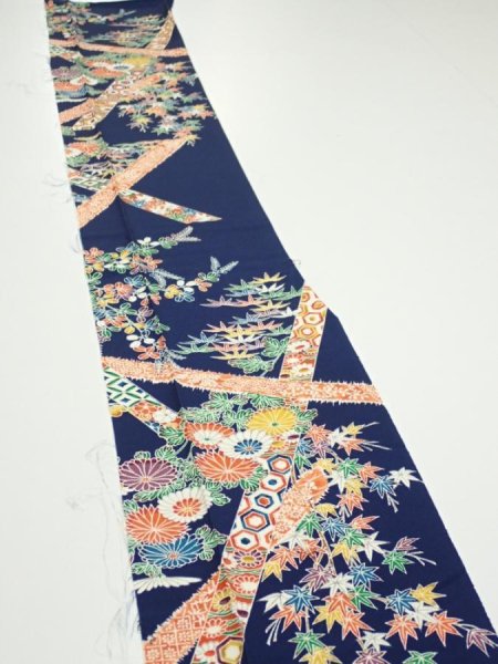 Photo3: 2R07z40  Japanese Kimono Silk  FABRIC Flowers Dark navy 57.1x7.7 (3)