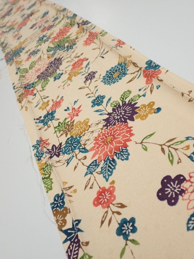 2Q08z50  Japanese Kimono Silk  FABRIC Flowers Light brown 60.2x7.7