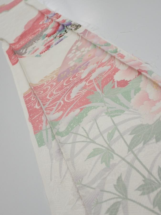 2S08z50  Japanese Kimono Silk  FABRIC Flowers Off-white 65.0x7.9